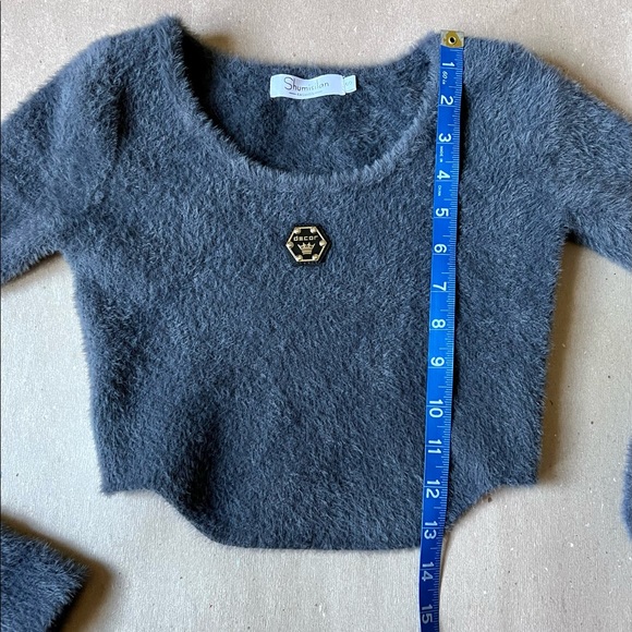 Shumisilan Cropped Sweater - Picture 3 of 5